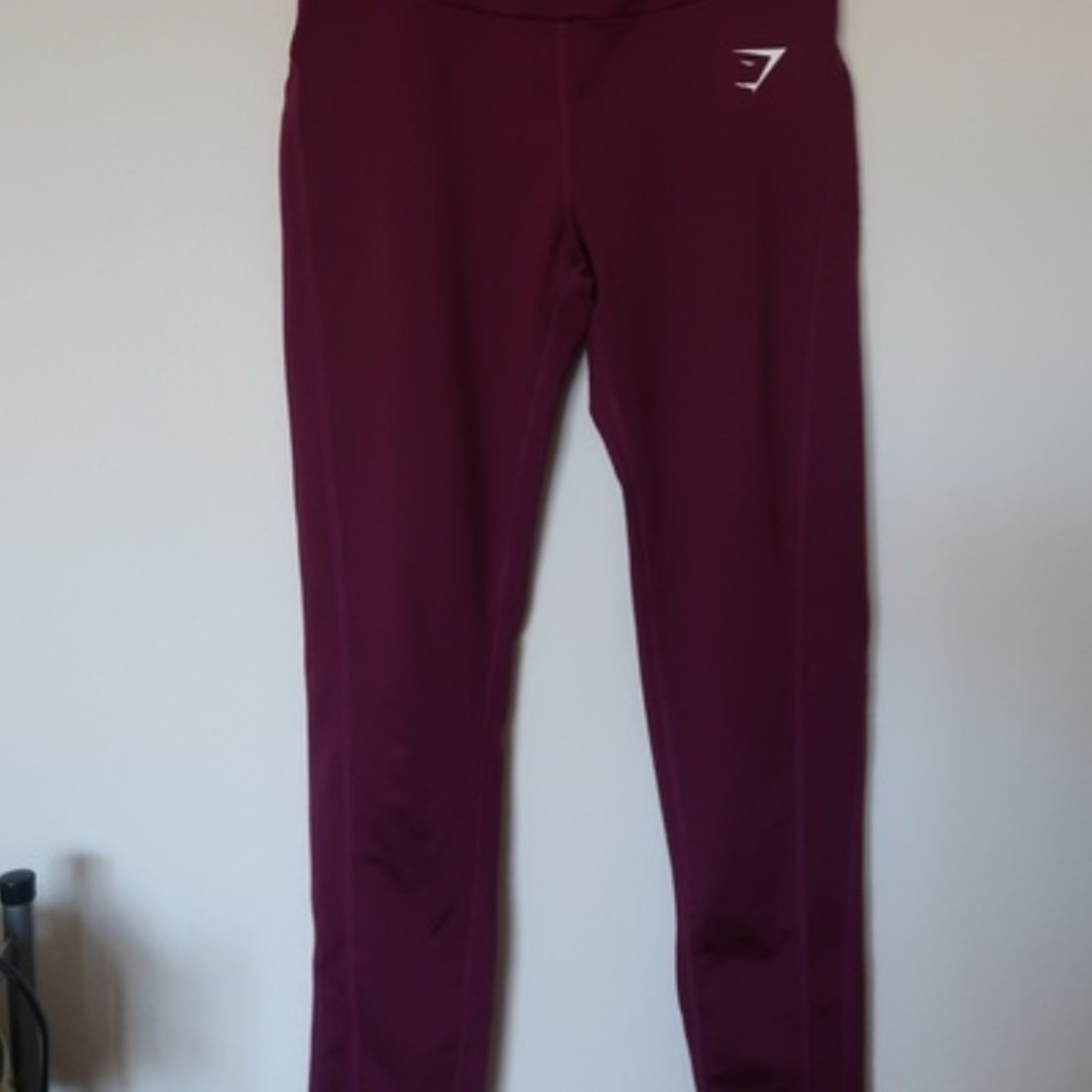 Gymshark leggings with pockets in Berry